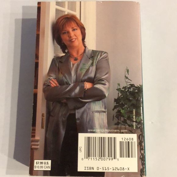 ⭐️5 for $20⭐️ The Reef by Nora Roberts | Book - Picture 2 of 2